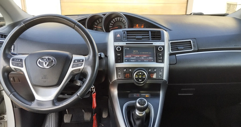 Toyota Verso cena 39900 przebieg: 169000, rok produkcji 2014 z Bojanowo małe 154